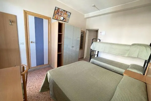 Cinzia 3* تّشيرفييا