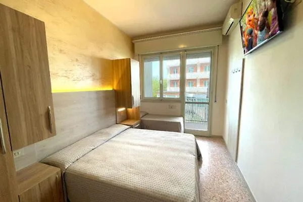 Cinzia فندق تّشيرفييا