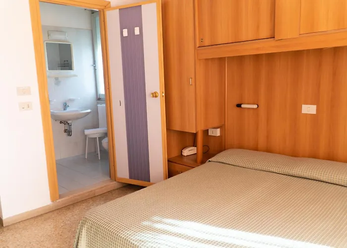 Cinzia فندق تّشيرفييا