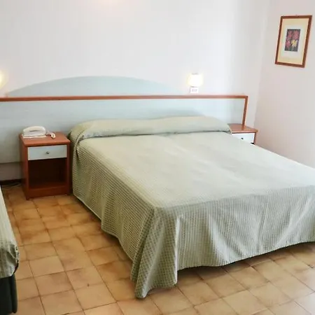 Cinzia 3*